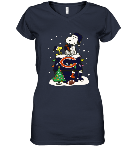 A Happy Christmas With Chicago Bears Snoopy Women's V-Neck T-Shirt