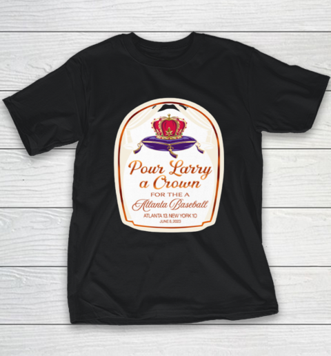 Pour Larry A Crown For The Atlanta Baseball Youth T-Shirt
