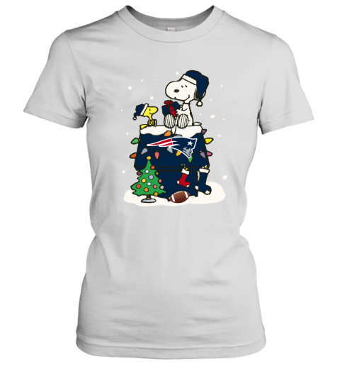 A Happy Christmas With New England Patriots Snoopy Women's T-Shirt