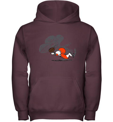 Cleveland Browns Snoopy Plays The Football Game Youth Hoodie