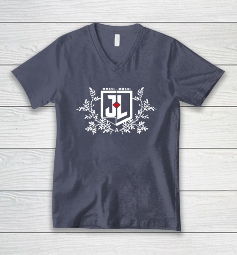 Justice League Associate Producer V-Neck T-Shirt 7
