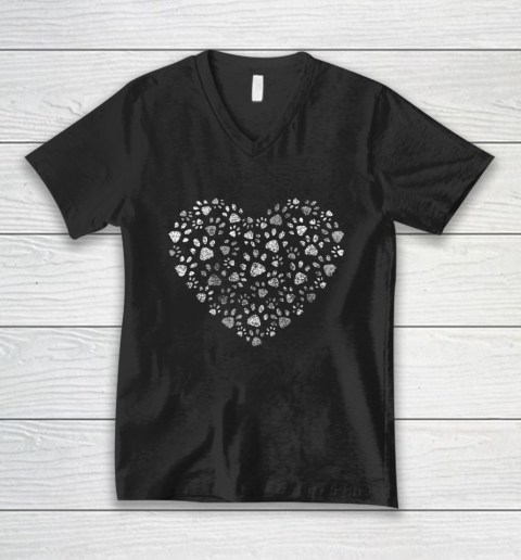 Dog Mom T Shirt Cool Paw Print Heart Women Men Dog Lovers V-Neck T-Shirt