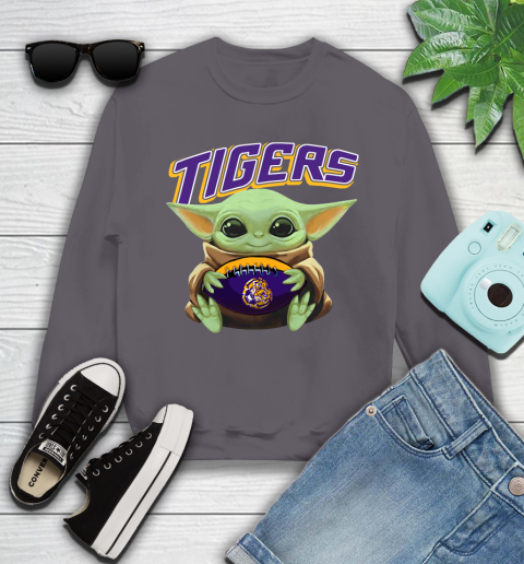 Baby Yoda Loves The LSU Tigers Star Wars NCAA Shirt 117