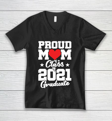 Senior 2021 Proud Mom Graduation Class of 2021 V-Neck T-Shirt
