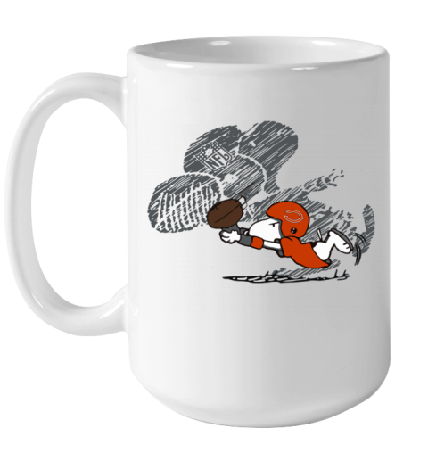 usxl chicago bears snoopy plays the football game ceramic mug 150 54 front white