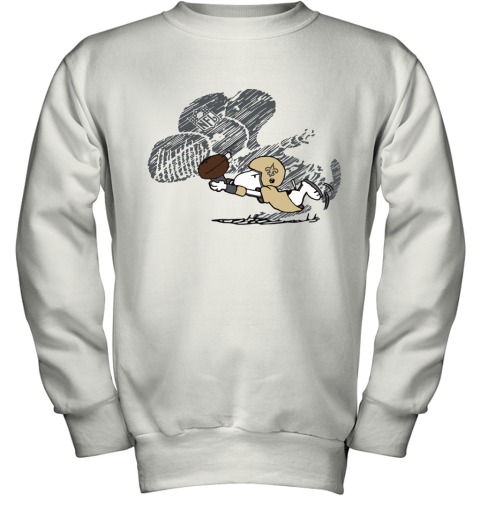 New Orleans Saints Snoopy Plays The Football Game Youth Sweatshirt