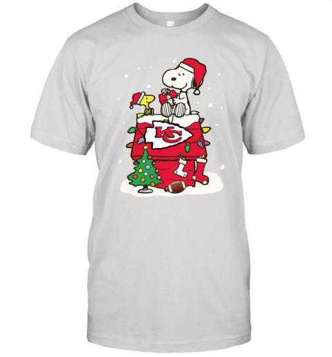 A Happy Christmas With Kansas City Chiefs Snoopy Unisex Jersey Tee