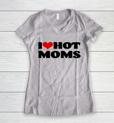 I Love Hot Moms tshirt I Heart Hot Moms Shirt Women's V-Neck T-Shirt