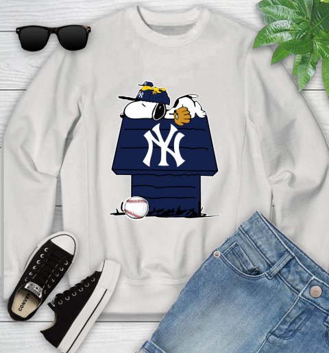 MLB New York Yankees Snoopy Woodstock The Peanuts Movie Baseball T Shirt Youth Sweatshirt