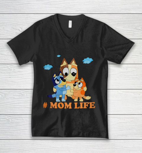 I Love Mom Blueys Love Parents Day #Momlife V-Neck T-Shirt