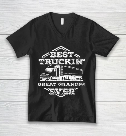 Grandpa Funny Gift Apparel  Mens Proud Best Truckin Trucker Great Grandpa V-Neck T-Shirt