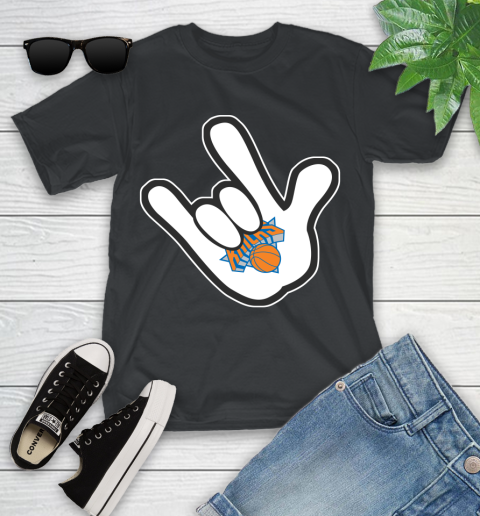 New York Knicks NBA Basketball Mickey Rock Hand Disney Youth T-Shirt 2