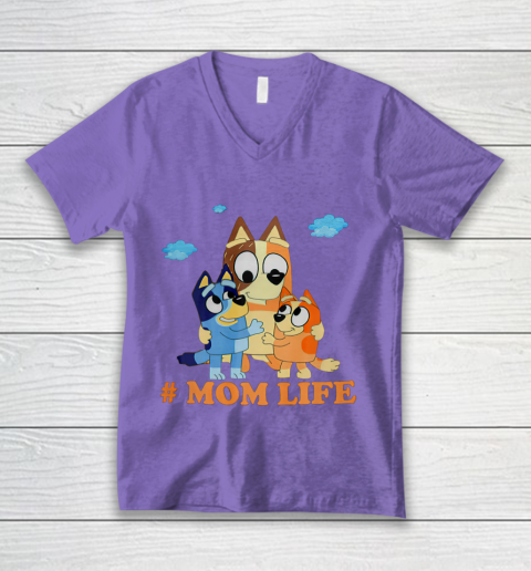 I Love Mom Blueys Love Parents Day #Momlife V-Neck T-Shirt 8