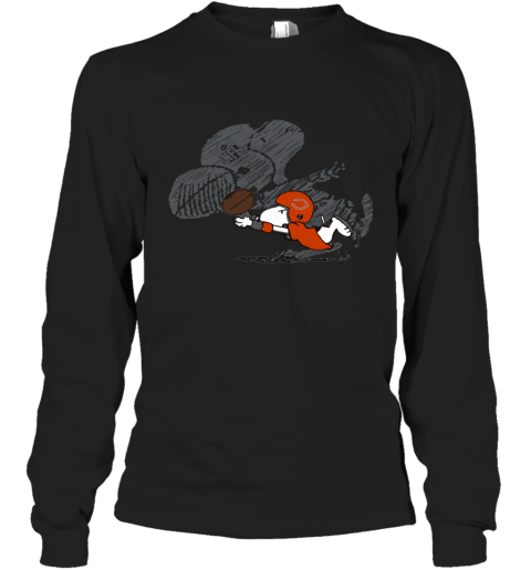 Chicago Bears Snoopy Plays The Football Game Long Sleeve T-Shirt