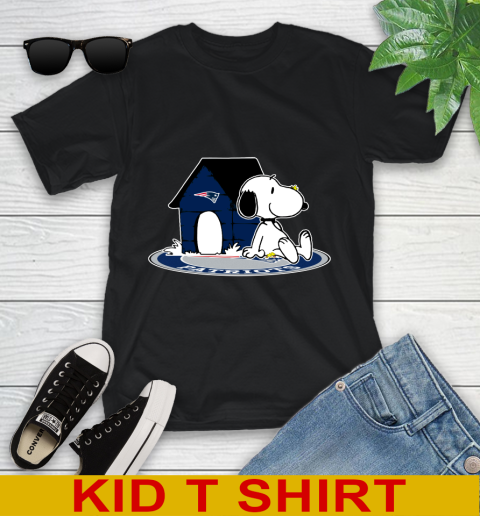 NFL Football New England Patriots Snoopy The Peanuts Movie Shirt Youth T-Shirt 2