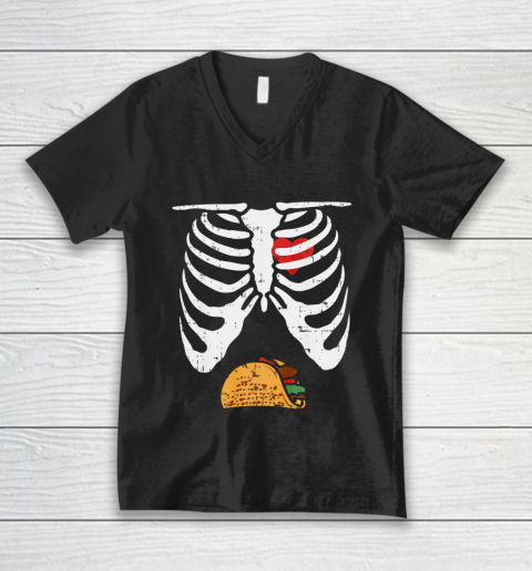 Halloween Shirt Skeleton Pregnancy Tacos Xray Soon To Be Dad V-Neck T-Shirt