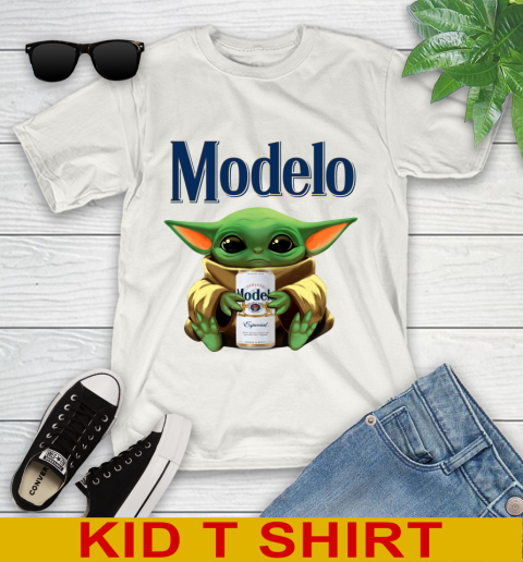 Star Wars Baby Yoda Hugs Modelo Especial Beer Shirt 101
