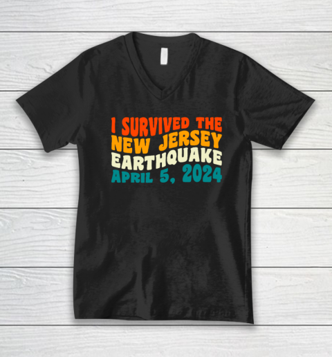 I Survived The New Jersey 4.8 Magnitude Earthquake V-Neck T-Shirt