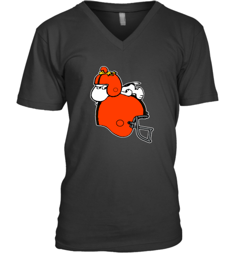 Snoopy And Woodstock Resting On Cleveland Browns Helmet V-Neck T-Shirt