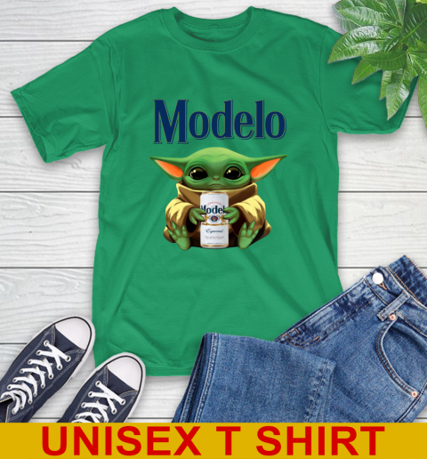 Star Wars Baby Yoda Hugs Modelo Especial Beer Shirt 7