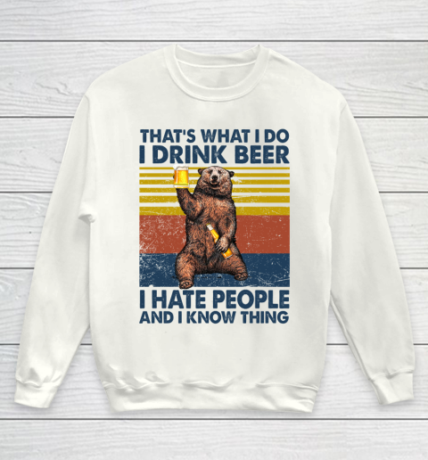THAT'S WHAT I DO I DRINK BEER I HATE PEOPLE AND I KNOW THINGS BEAR BEER VINTAGE RETRO Youth Sweatshirt