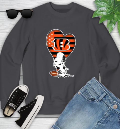 Cincinnati Bengals NFL Football The Peanuts Movie Adorable Snoopy Youth Sweatshirt 6