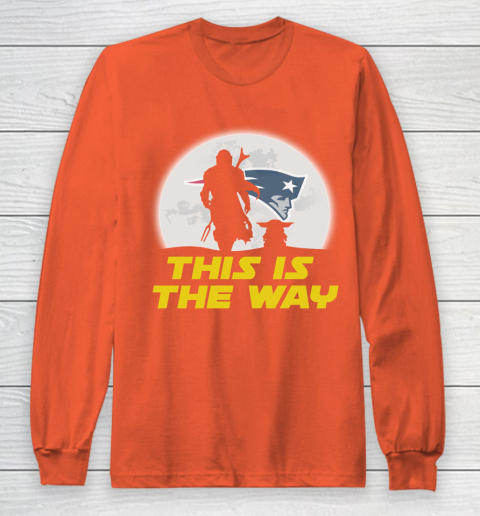 New England Patriots NFL Football Star Wars Yoda And Mandalorian This Is The Way Long Sleeve T-Shirt 3
