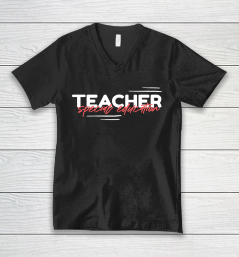 We All Grow At Different Rates, Special Education Teacher Shirt Autism Awareness V-Neck T-Shirt