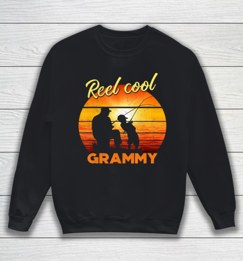 Father gift shirt Vintage Fishing Reel Cool Grammy Gift Fathers Mothers T Shirt Sweatshirt