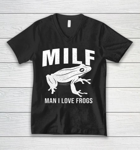 Frog Tee Man I Love Frogs MILF Funny V-Neck T-Shirt
