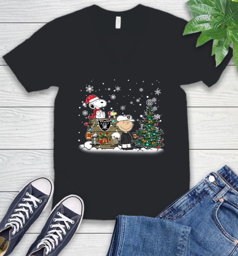 NFL Oakland Raiders Snoopy Charlie Brown Christmas Football Super Bowl Sports V-Neck T-Shirt