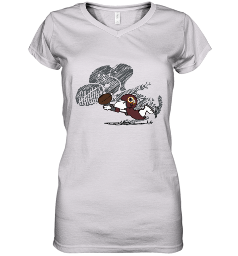 9y5s washington redskins snoopy plays the football game women v neck t shirt 39 front white