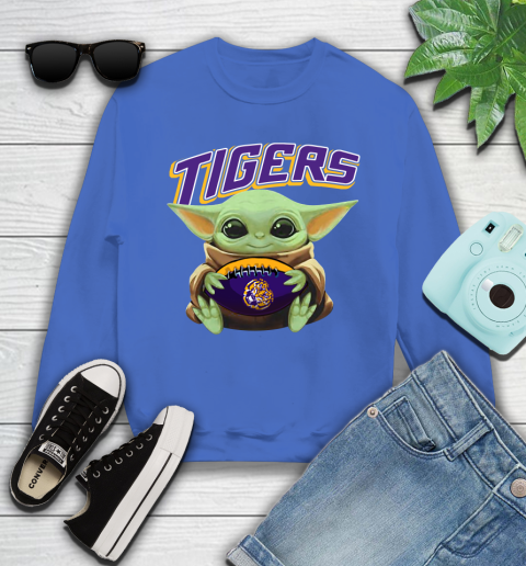 Baby Yoda Loves The LSU Tigers Star Wars NCAA Shirt 119