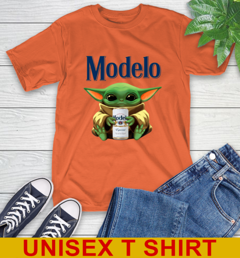 Star Wars Baby Yoda Hugs Modelo Especial Beer Shirt 5