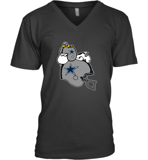 Snoopy And Woodstock Resting On Dallas Cowboys Helmet V-Neck T-Shirt