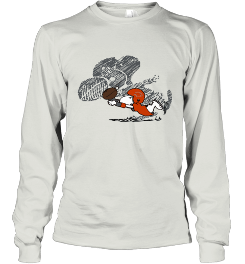 udjy chicago bears snoopy plays the football game long sleeve tee 14 front ash